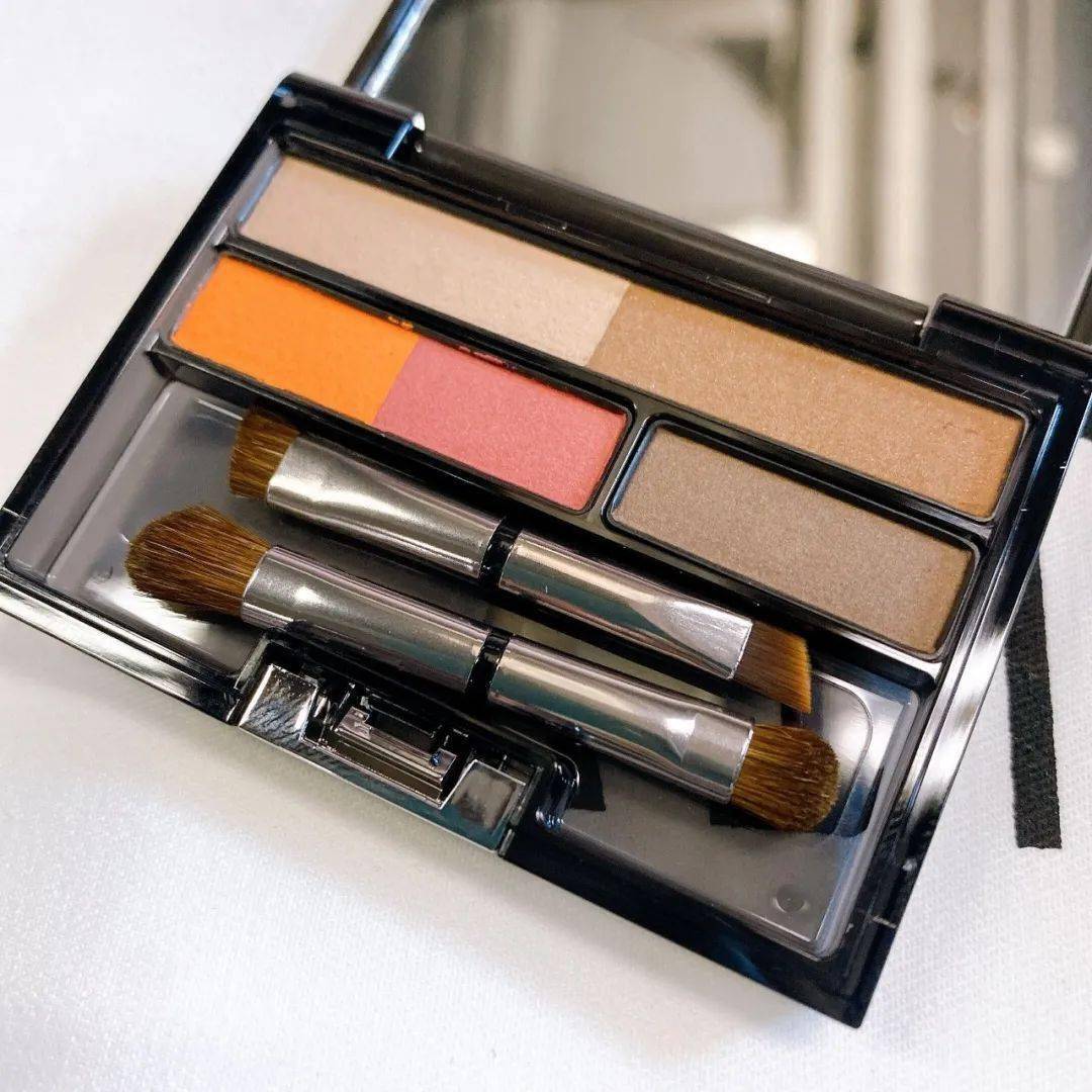 眼影|一盘多用 这些彩妆盘也太万能了吧！