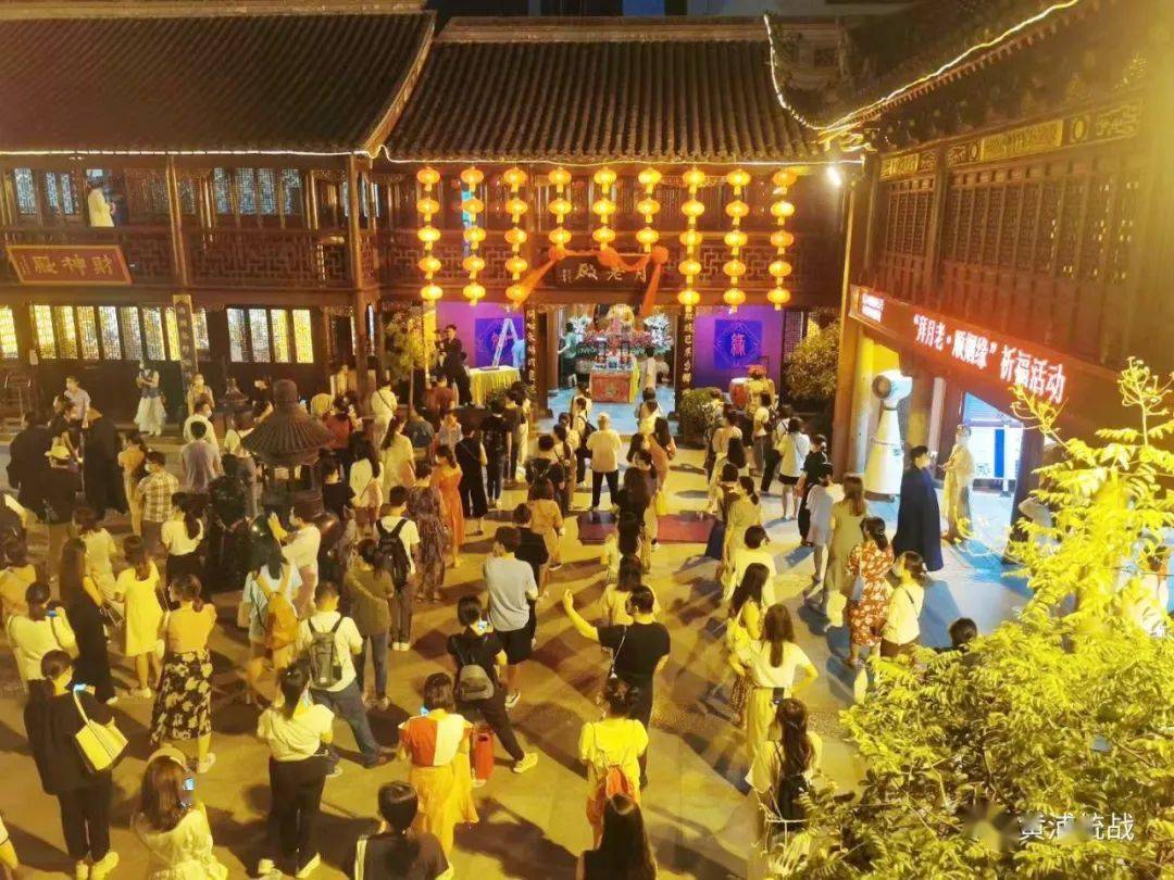 上海城隍庙举行拜月老61顺姻缘活动