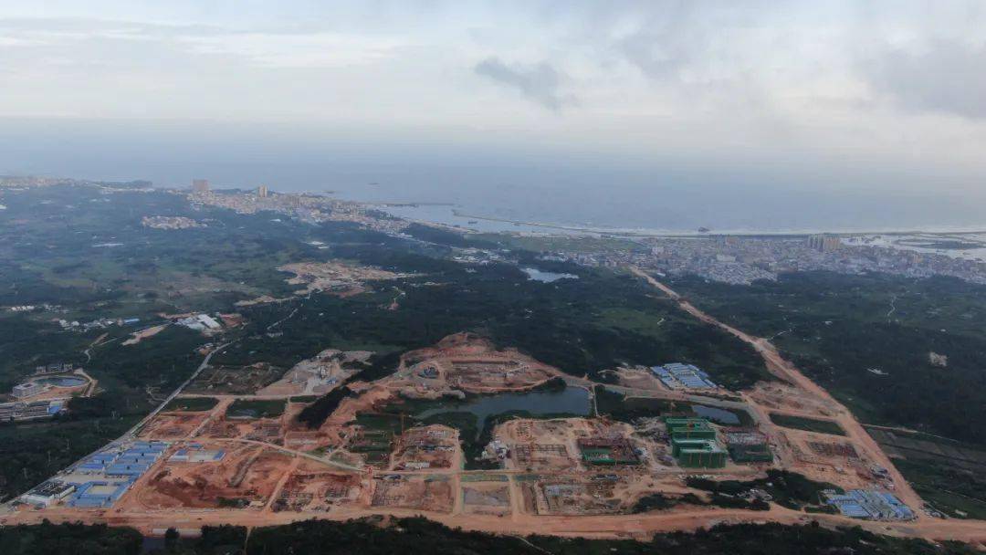 惠来这所本科院校,首期工程西区宿舍楼顺利封顶