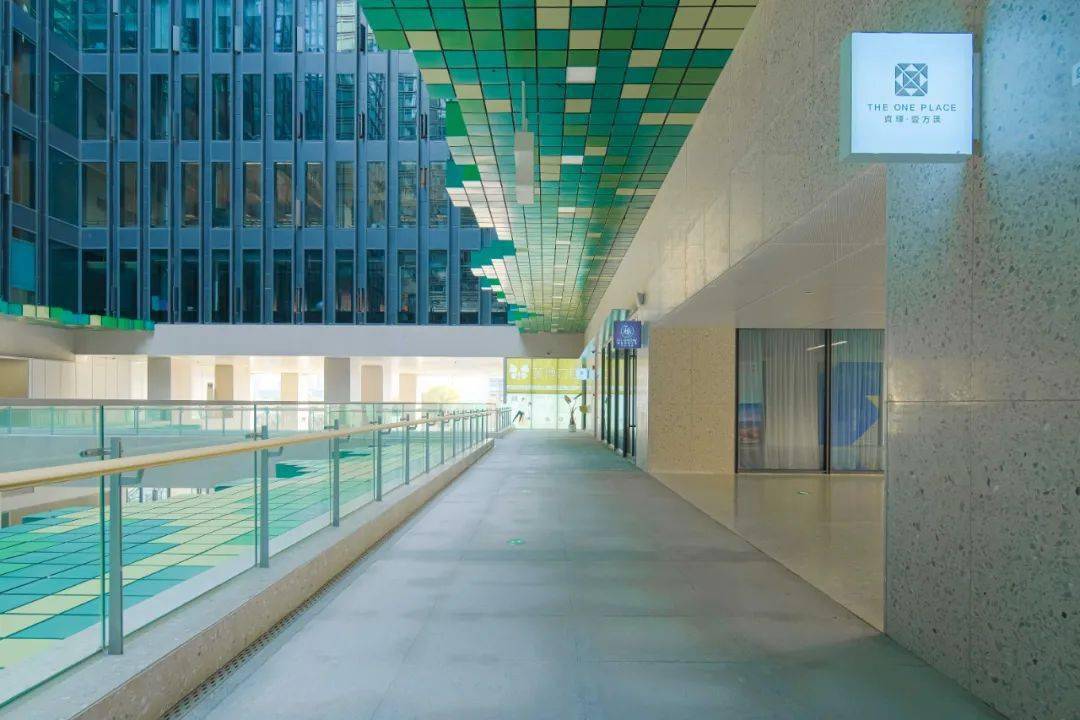 项目|【滚叔街拍】炎夏的炙热渐退，短裙的魅力依旧