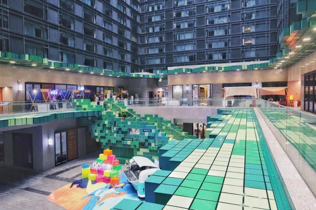 项目|【滚叔街拍】炎夏的炙热渐退，短裙的魅力依旧