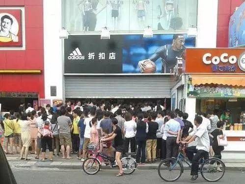 牌子|再见了，达芙妮！东莞80、90后追过的牌子，正在逐渐消失……