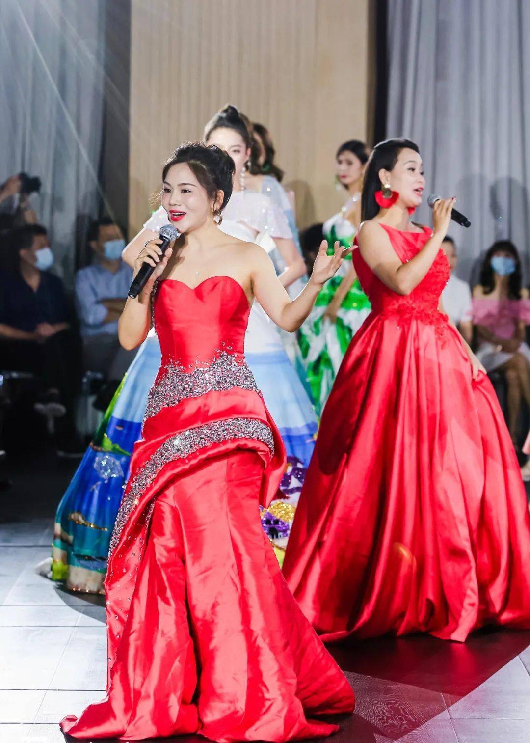 鹏城|深圳四十周年Tony&tony’s上演350m高空走秀引爆鹏城，54岁李若彤惊喜亮相造潮流同款