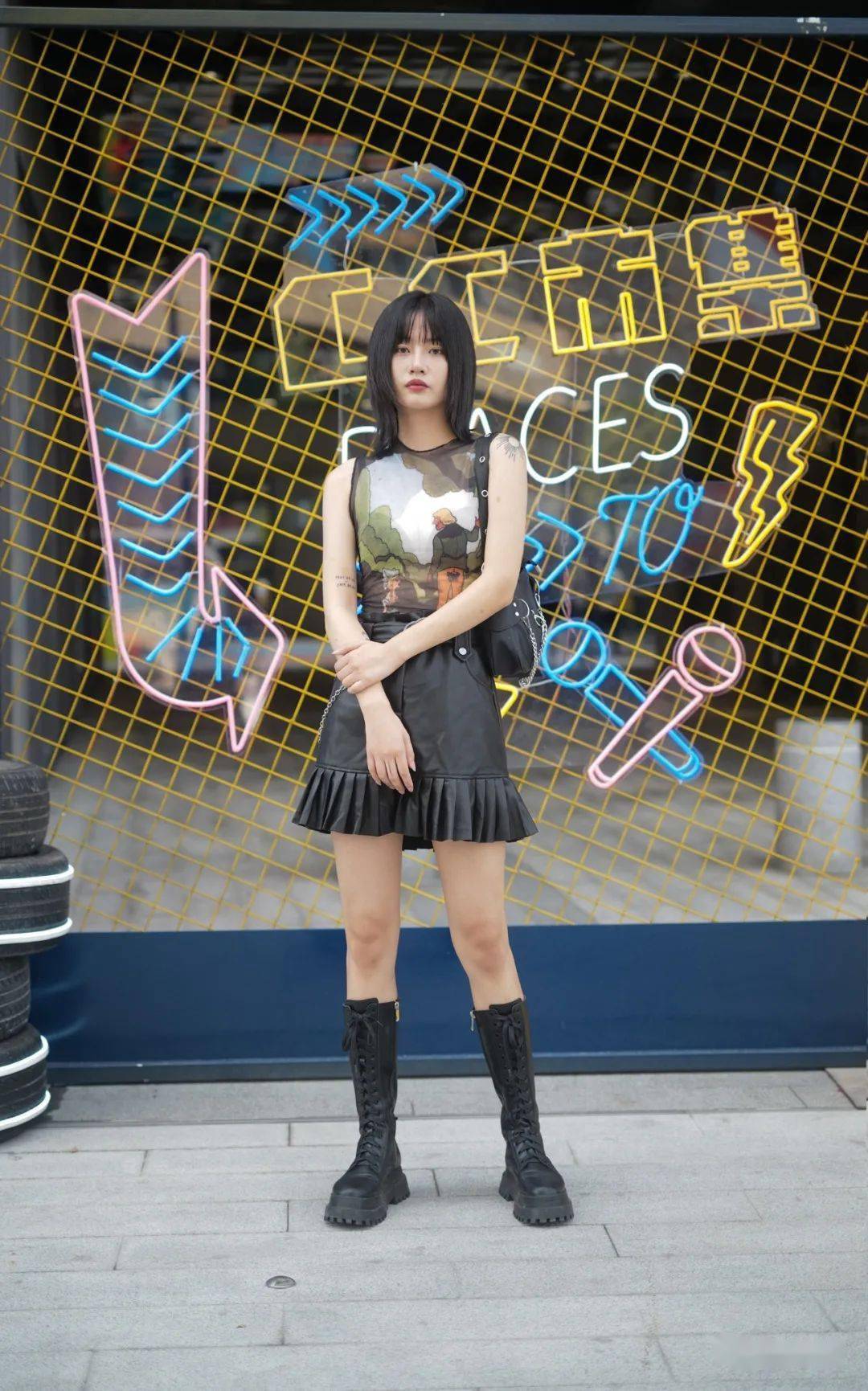 项目|【滚叔街拍】炎夏的炙热渐退，短裙的魅力依旧