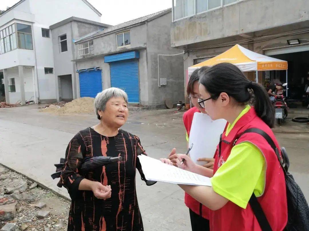 暑期社会实践 大学生到社区开展垃圾分类宣讲活动助力美丽乡村建设