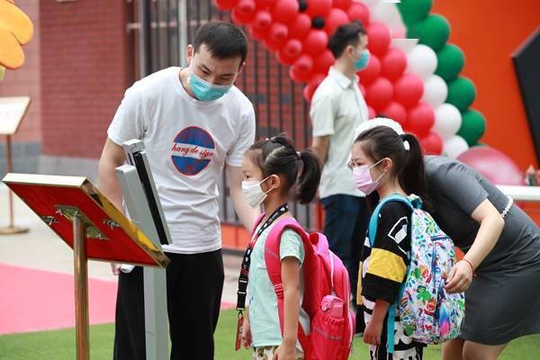 北京石油学院|北京石油学院附属二小迎新：石榴树的新家