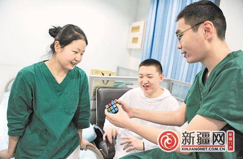 检测室|核酸检测室的“95后”组合