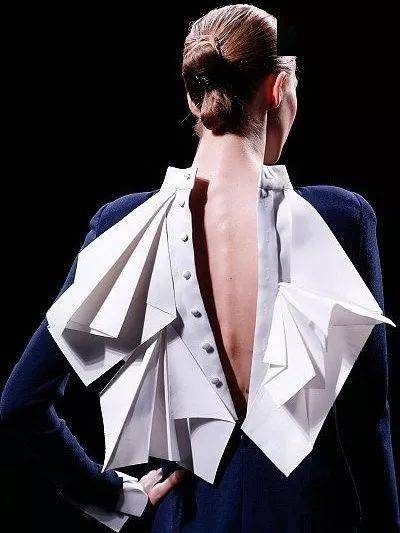 Fabric|100+份立体裁剪结构解析范例！白坯布上的造型艺术，补充下缺失的灵感吧！
