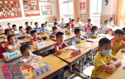 年级|“我是小学生啦”！今日，一年级萌娃入学初体验