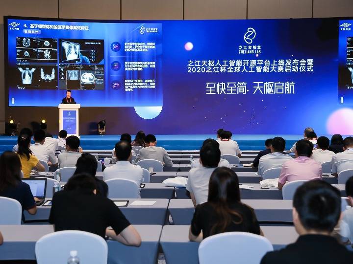 智能|半月谈 ｜ AI投资顾问上线，智能理财靠谱吗