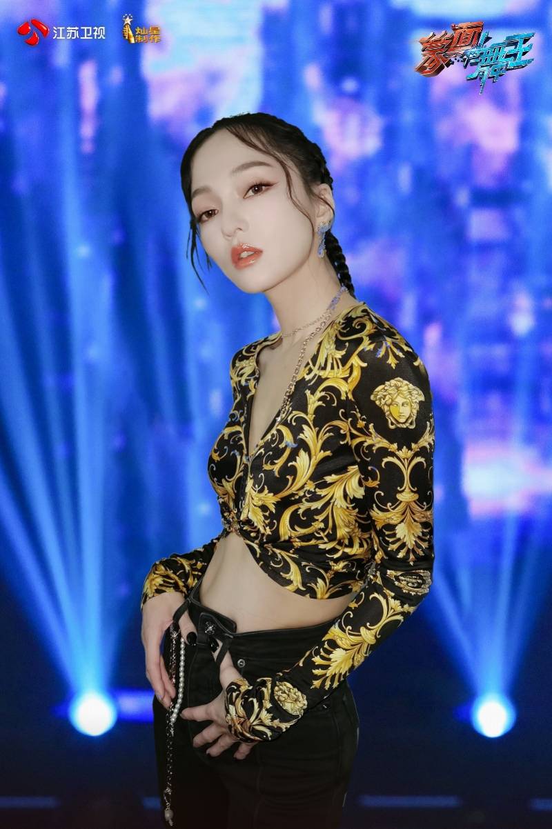 舞台|小团子探班《蒙面舞王》现场：“离张韶涵大概只有两米”