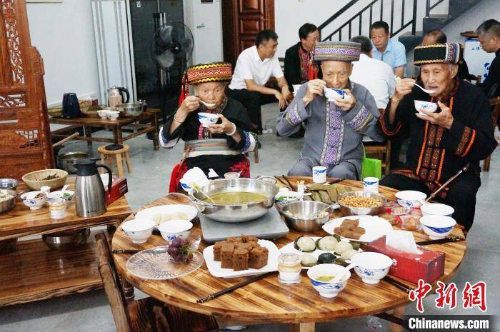 惠兰|广西恭城瑶乡上演百家宴油茶宴千人油茶舞