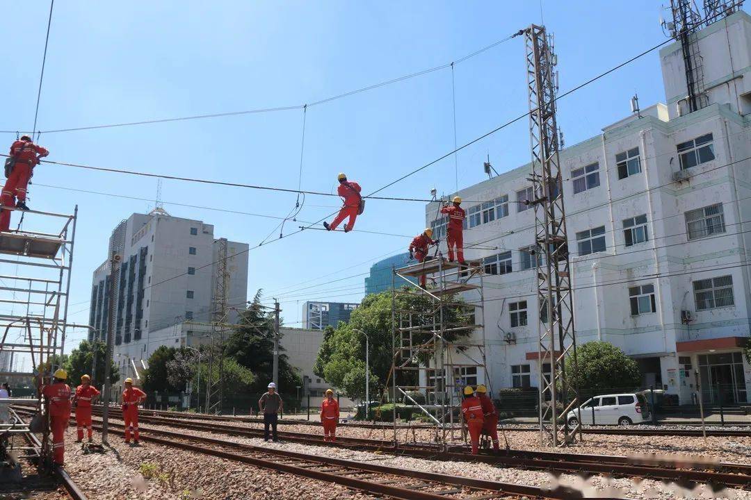 接触网定位器更换 接触网弹性吊索更换放胀演练 高温巡检衢宁项目部8