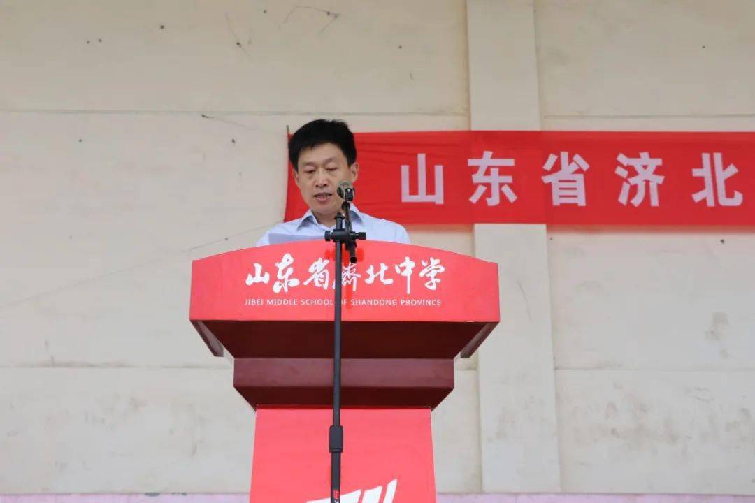 副校长赵新平,副校长赵玉栋,工会主席肖兰英,校长助理贾强义,学校党委