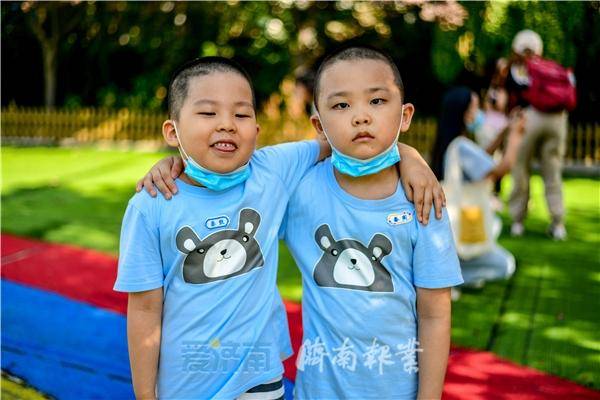 双胞胎|济南开学第一天，有学校来了6对双胞胎！你能分辨谁大谁小么？
