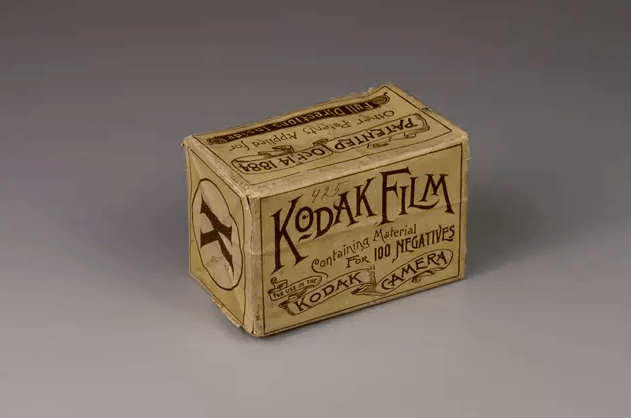 制药|140岁柯达，卖不出胶卷惨遭破产？竟靠跨界制药、卖衣服，重新复活！