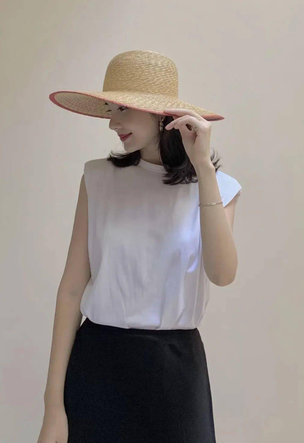 杜华|为什么霍汶希一出现，杜华女士就成了“华华子”？