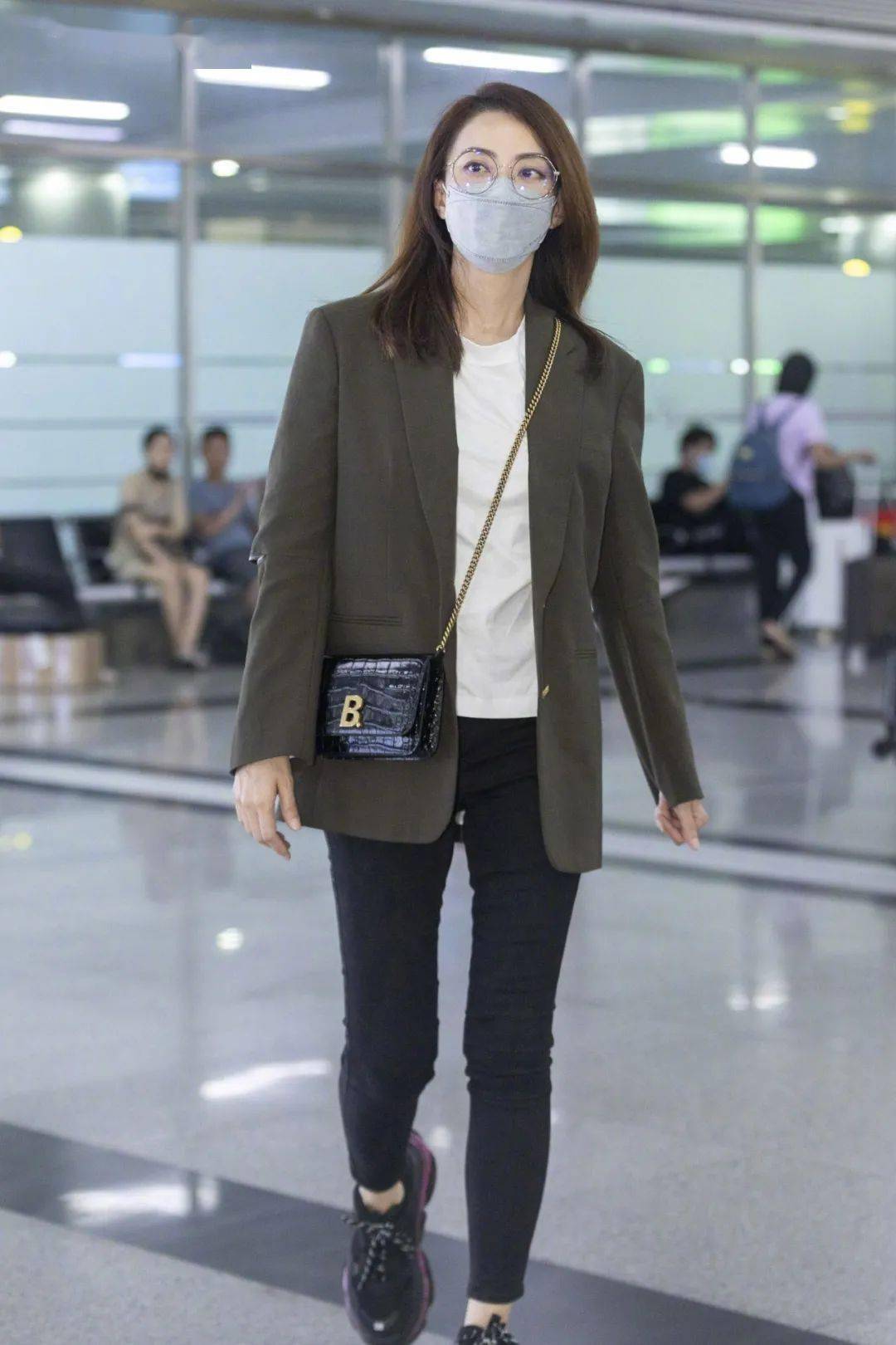 杜华|为什么霍汶希一出现，杜华女士就成了“华华子”？