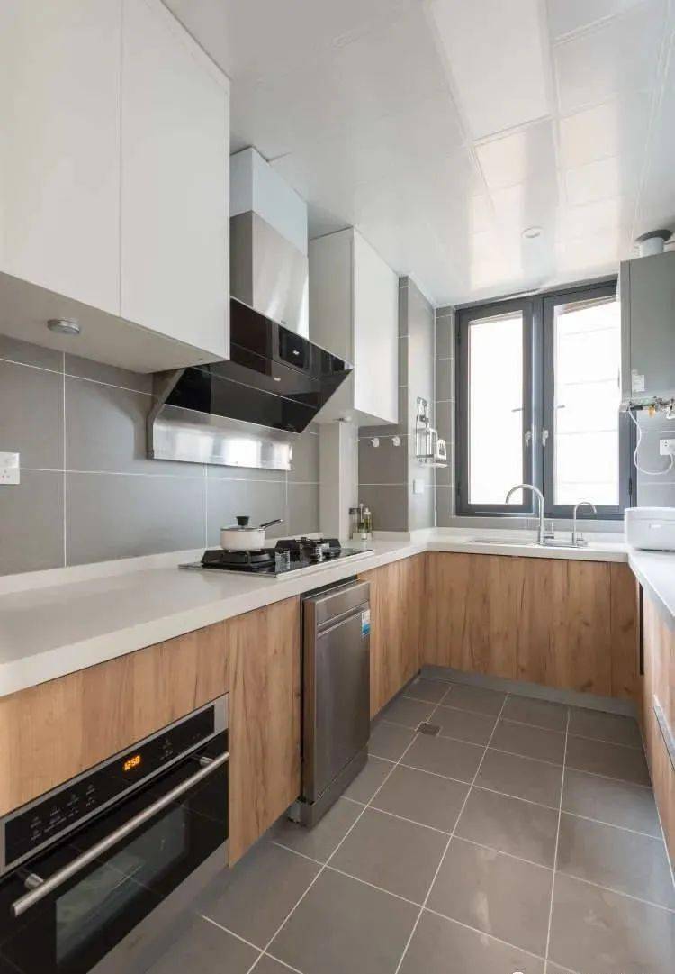 厨房设计布局收纳高级感 4da566898e0d4cfa90922af2e2d51213.jpeg