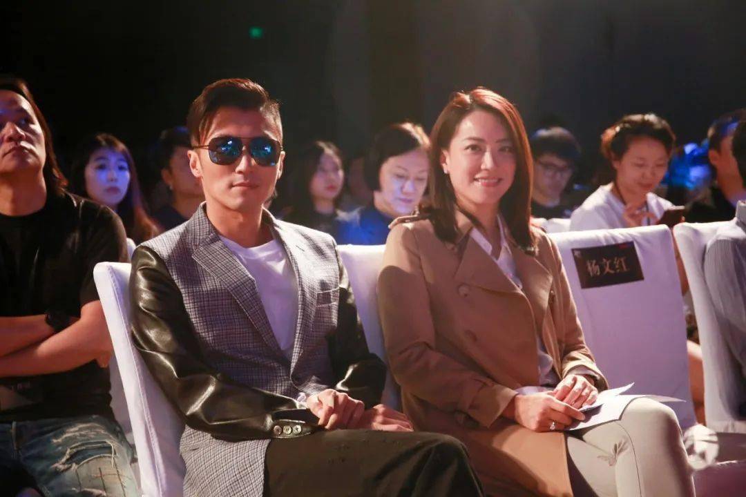 杜华|为什么霍汶希一出现，杜华女士就成了“华华子”？