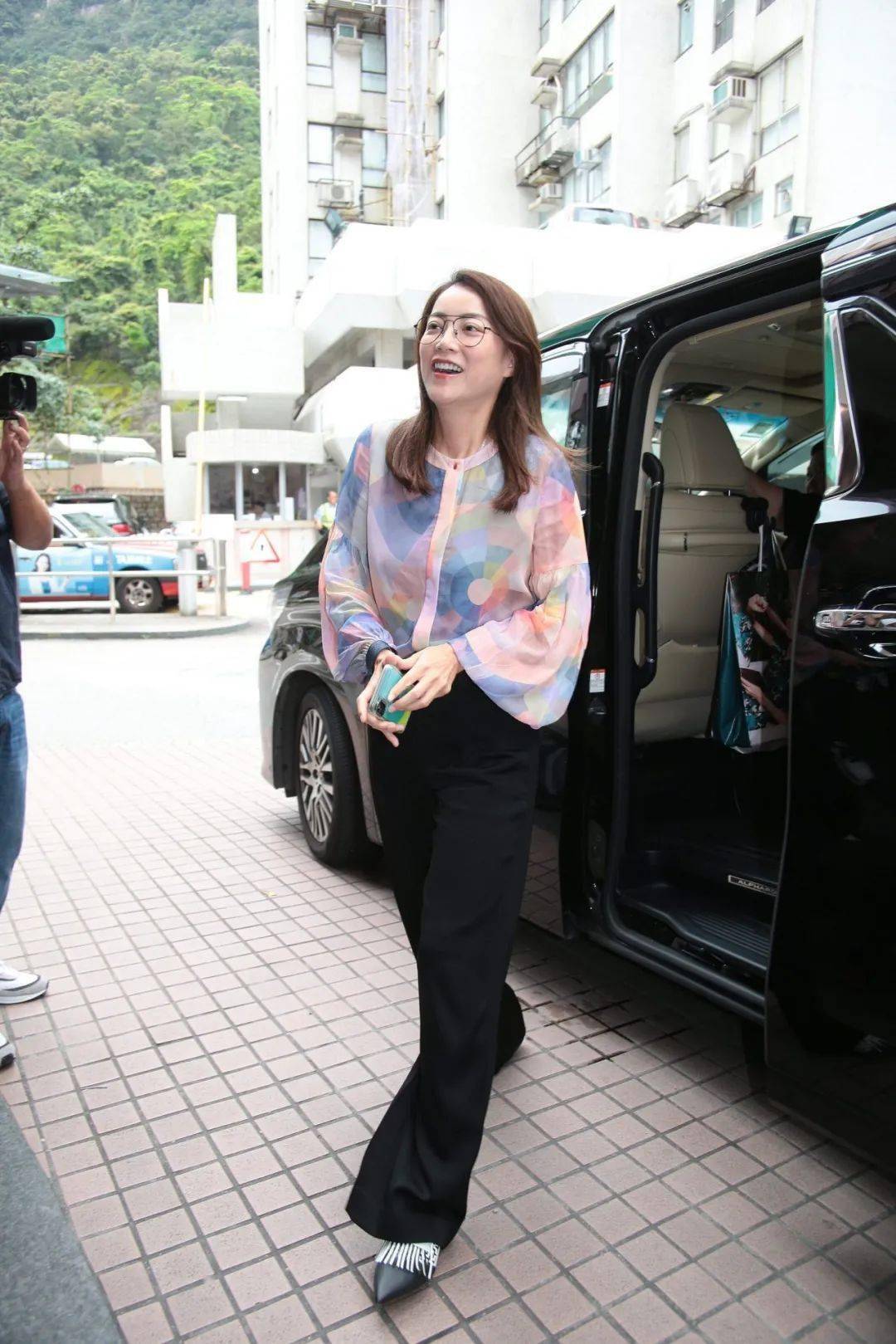 杜华|为什么霍汶希一出现，杜华女士就成了“华华子”？