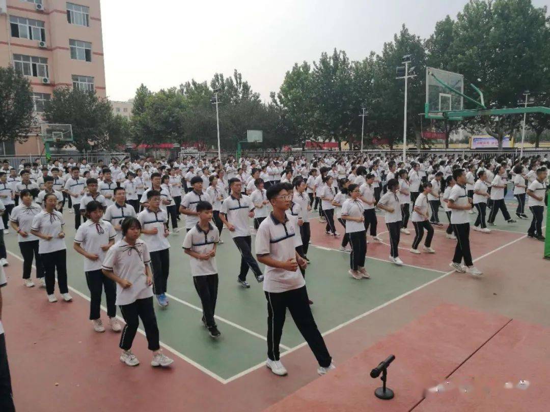 烈日骄阳,百炼成钢--临清市第一中学北区高二年级军训
