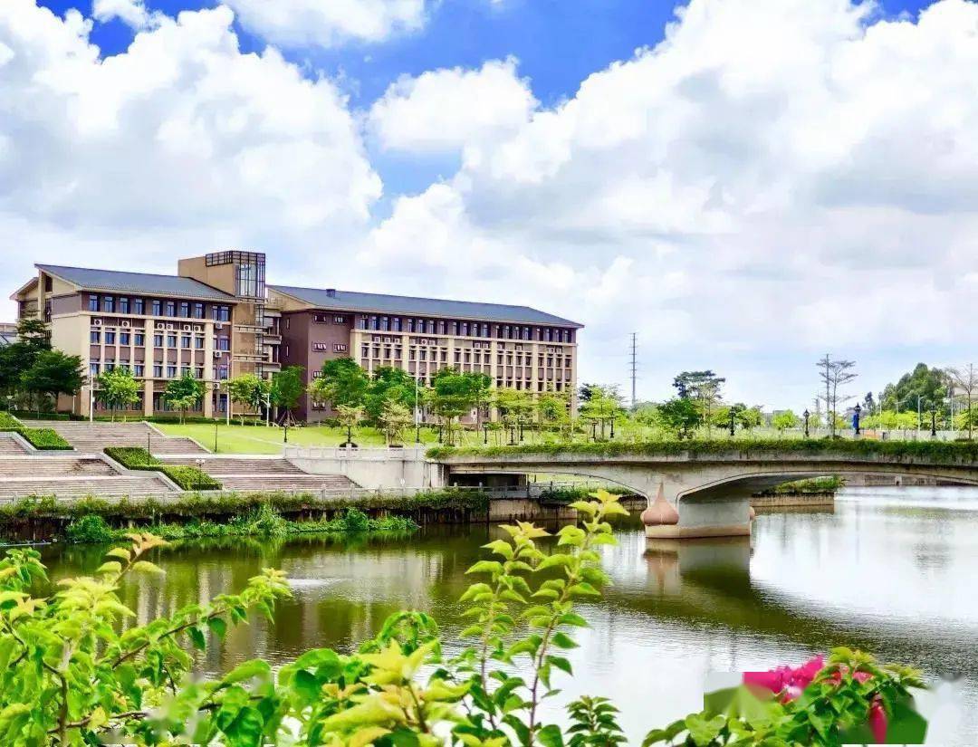 东校区(摄影:刘斌) 暨南大学深圳校区 来源 | 来源于暨南大学研究生院