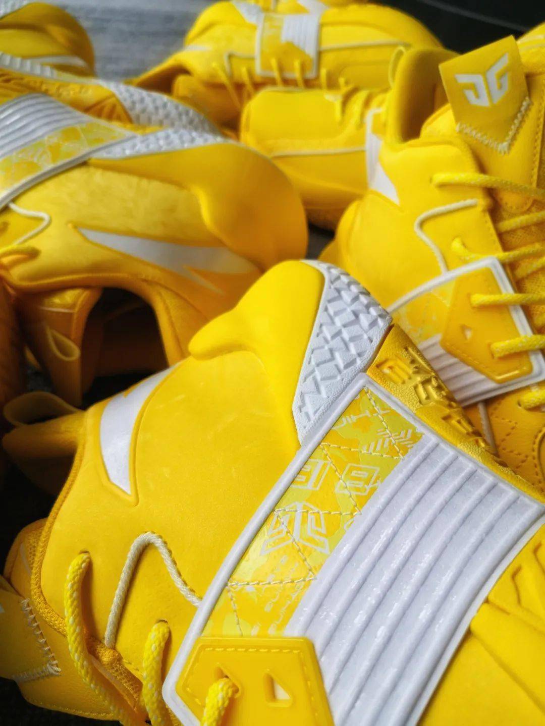 安踏|铭眼看手稿 | 安踏 “倒踏”