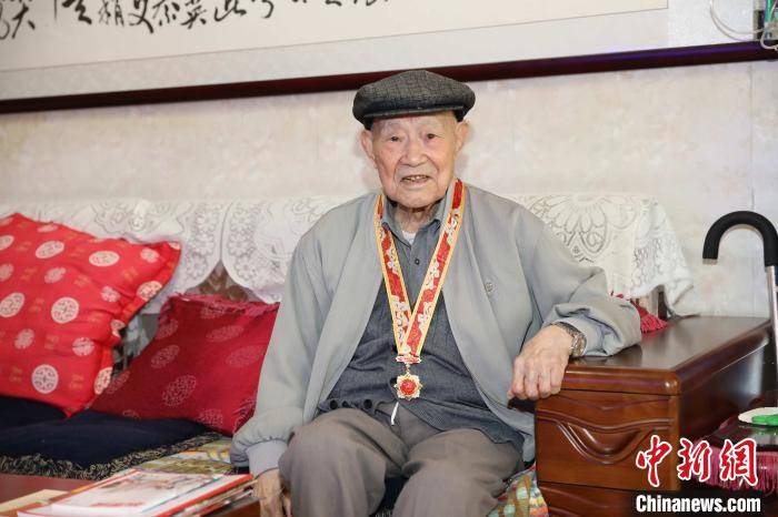 99岁老兵追忆抗战烽火:送军粮,掩护撤退,中国老百姓是