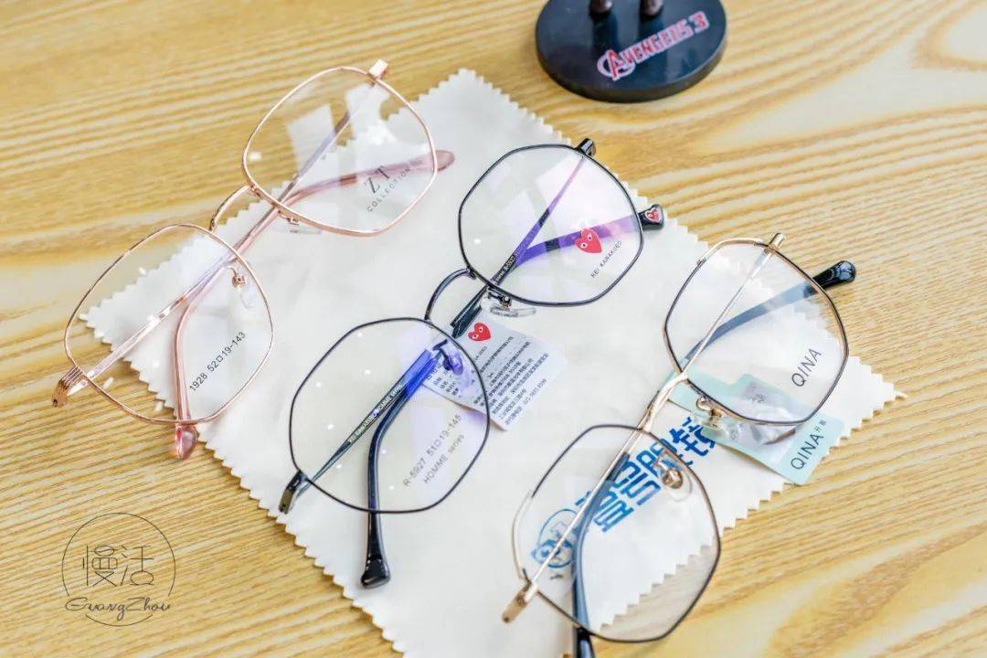 镜片|99元配防蓝光镜，告别“土黑框”和“啤酒瓶底”，高度近视应该这样挑眼镜！