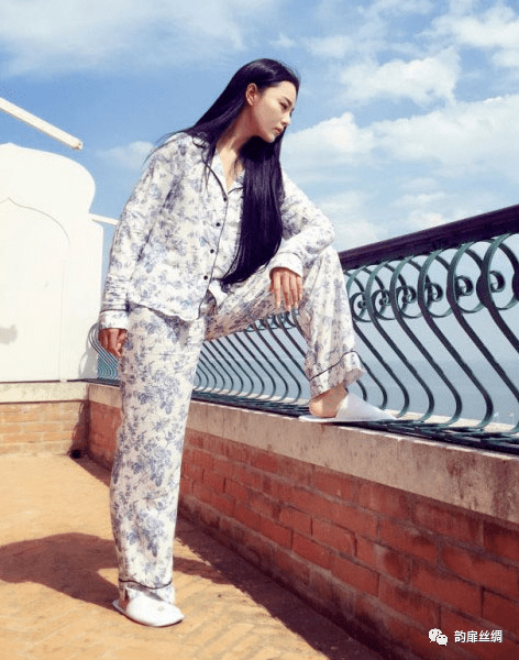 丝绸|30岁+的轻熟女，穿上丝绸家居服装才是自己