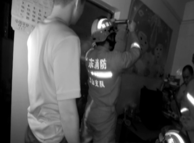 哥哥|1岁妹妹被反锁在房间，5岁哥哥一招智救
