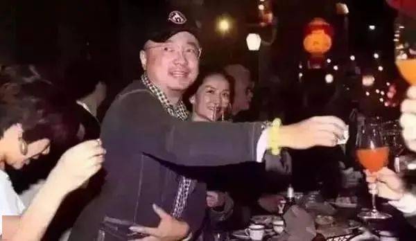 徐峥|九玉：48岁陶虹说，肉体上的事儿都不叫事儿？要活得像蜜蜡一样从容！