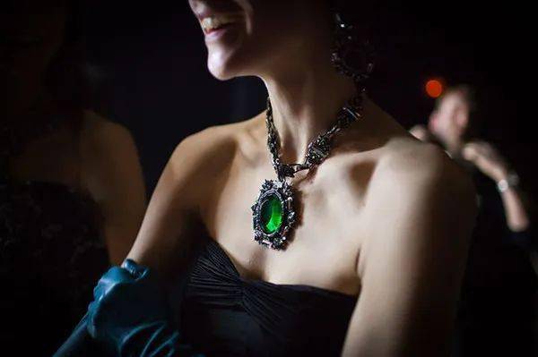 婚姻|“亿万名媛”芭芭拉·霍顿，用珠宝堆砌的一生