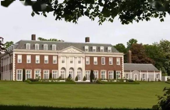 婚姻|“亿万名媛”芭芭拉·霍顿，用珠宝堆砌的一生