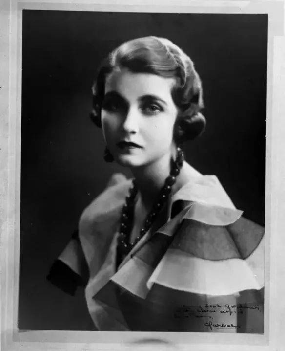 婚姻|“亿万名媛”芭芭拉·霍顿，用珠宝堆砌的一生