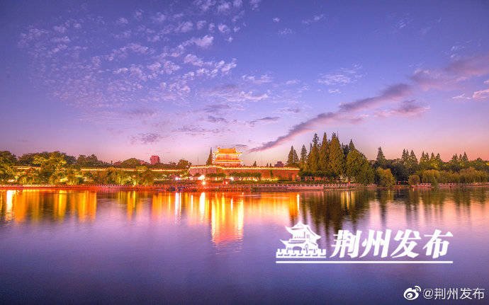今晚8点,荆州地标建筑为教师"亮灯"