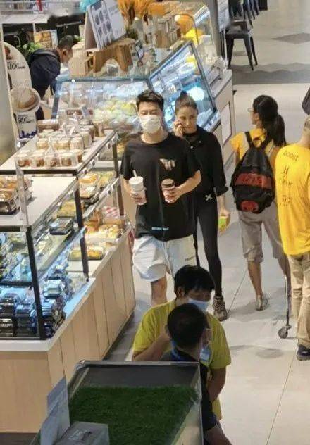 窦骁|赌王千金何超莲和窦骁要修成正果了？她可能是最“接地气”的大小姐了！