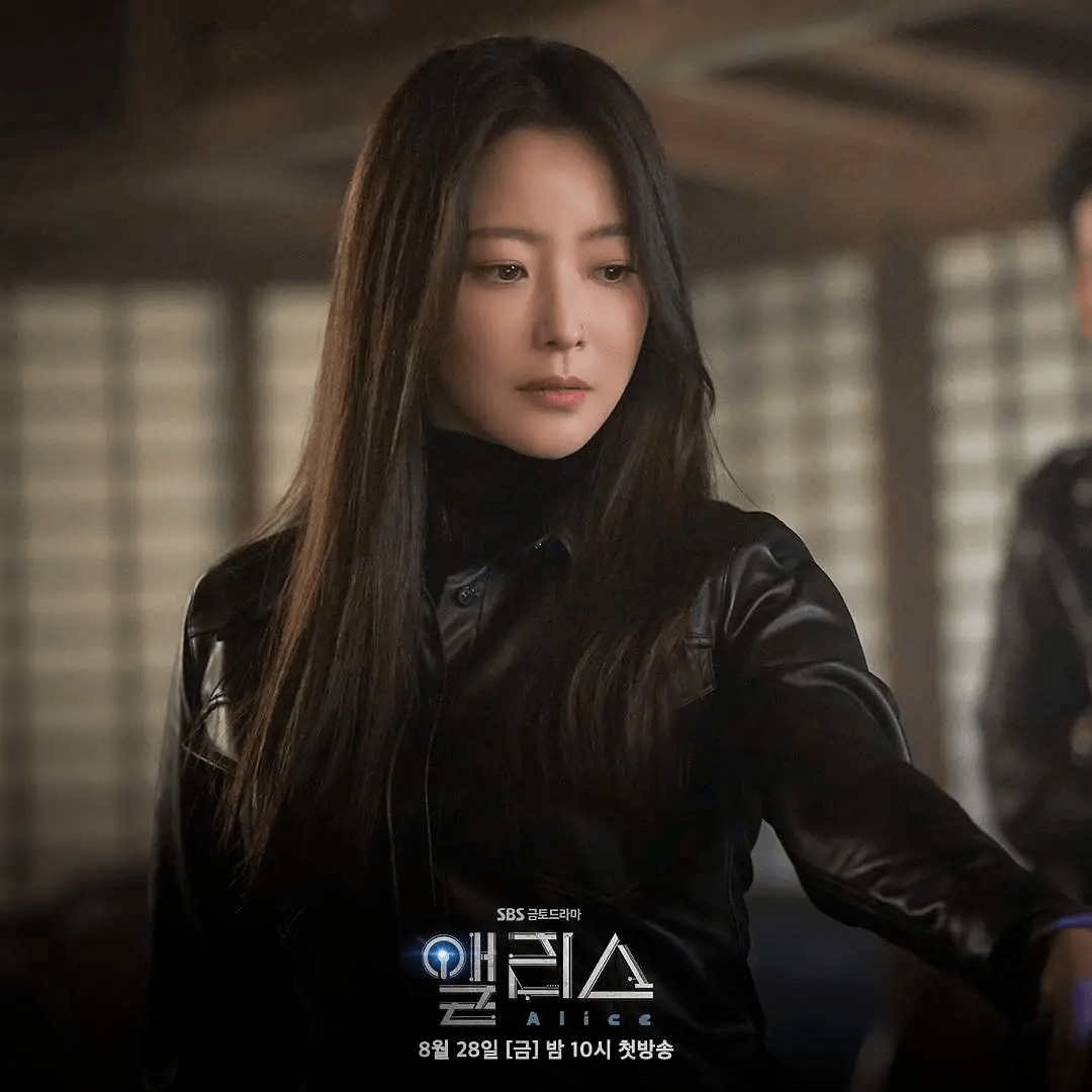 欧尼|金喜善新剧《爱丽丝》拿下收视冠军,欧尼这状态确定43岁了吗?