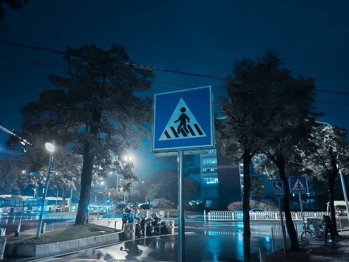 测评盘点|iQOO 5 Pro评测：手机里的赛车，出道直达巅峰！