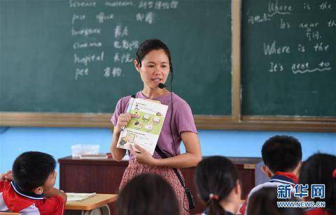 林小恋|女教师留守海岛六年：为孩子架起通往外界的“桥”