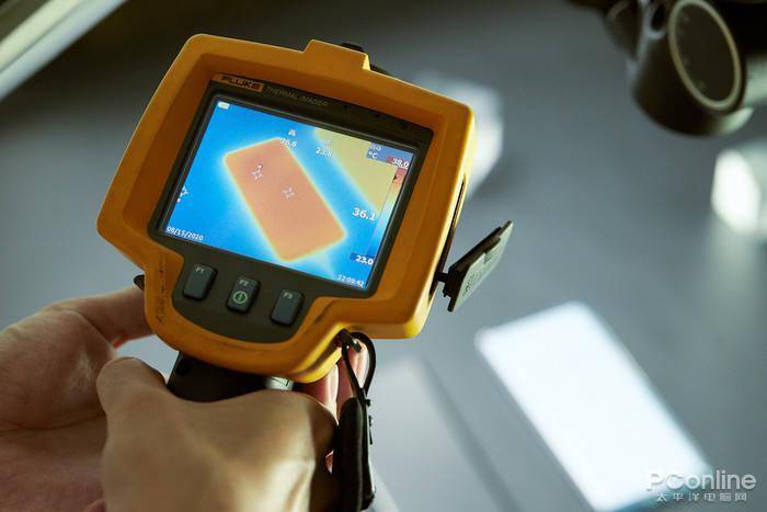 测评盘点|iQOO 5 Pro评测：手机里的赛车，出道直达巅峰！