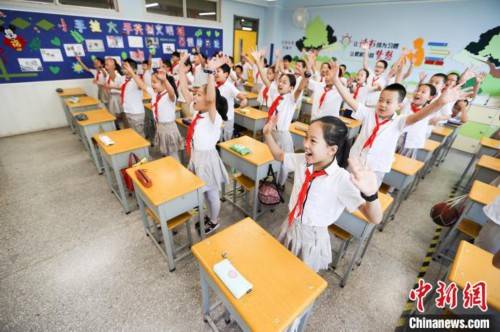 太原|教师节：太原小学生用手语操告白老师