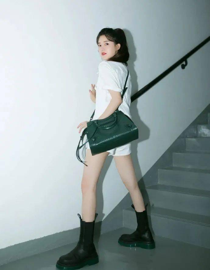 All|想要转变风格？快来试试杨幂 虞书欣 LISA 都很爱的甜酷女孩穿搭吧~
