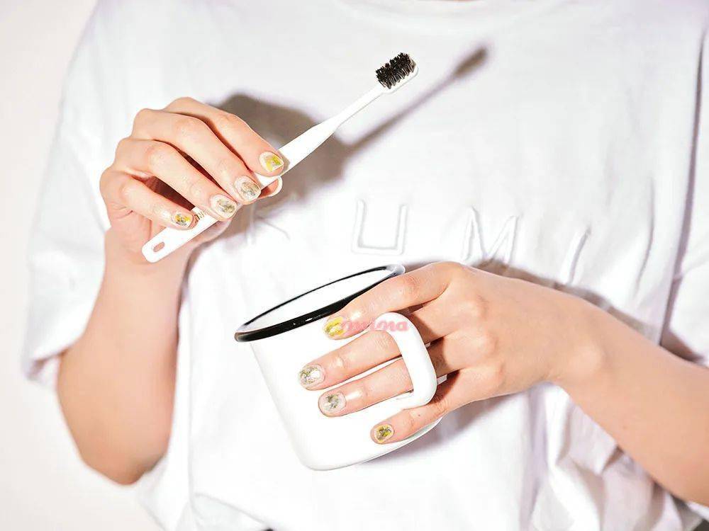 夏末|夏末时节 演绎极致的微色彩美甲