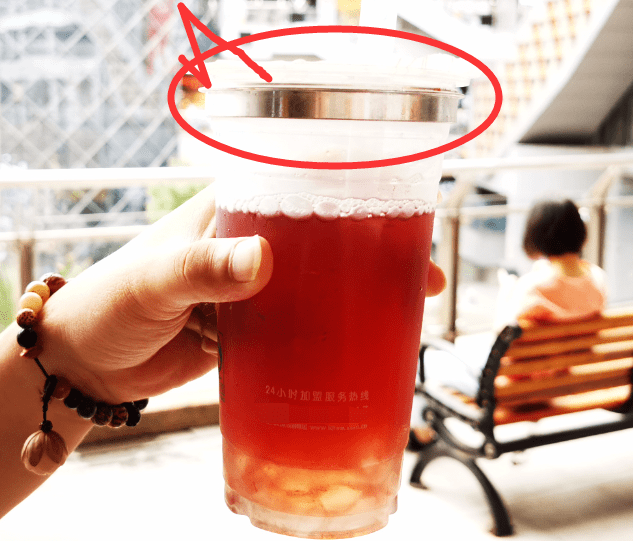 杯子|买奶茶送金钢圈 奶茶店促销都这么“豪横”了？