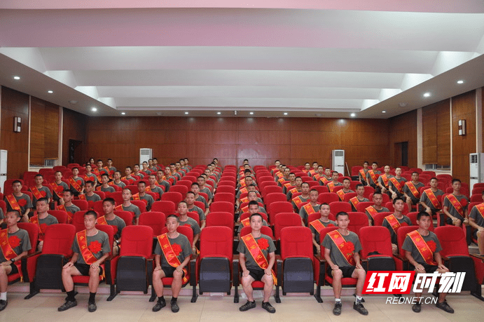 新兵入伍|湖南机电职院举行2020年新兵入伍欢送大会