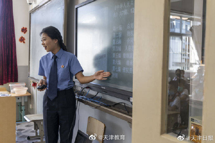 法治|小学里的法治课堂