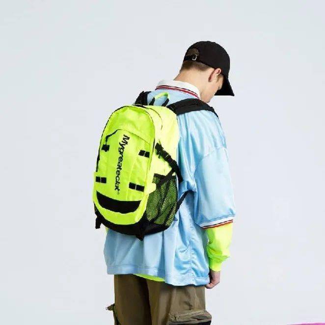 造型|最烂大街的男生双肩包你中招了吗？