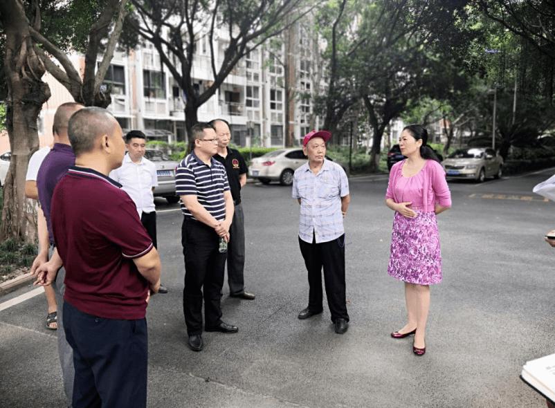 向莉调研小区治理工作_遂宁